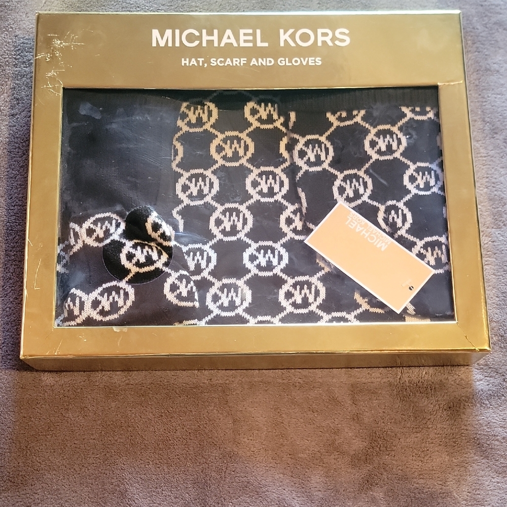Michael Kors Black and White Gloves and Mittens Set